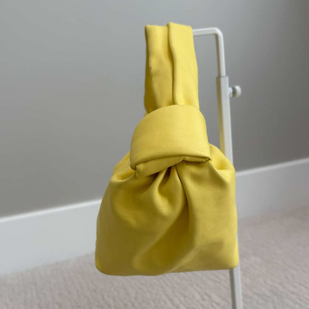 Bottega Veneta Double Knot mini bag leather yellow - Picture 4 of 15